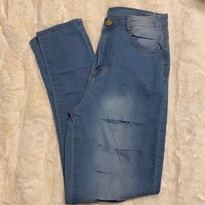Jeans with slits/cuts